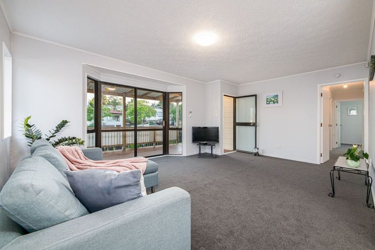 Photo of property in 14 Alidade Place, Massey, Auckland, 0614