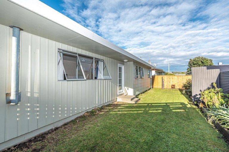 Photo of property in 90a Karaka Street, Castlecliff, Whanganui, 4501