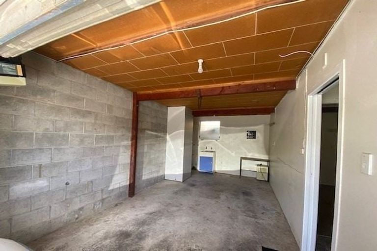 Photo of property in 3b Peckham Grove, Tawa, Wellington, 5028