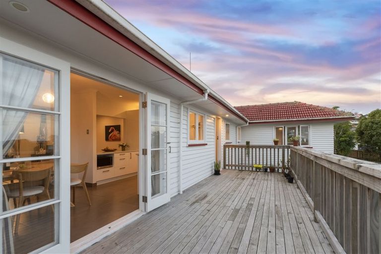 Photo of property in 77 West Harbour Drive, West Harbour, Auckland, 0618