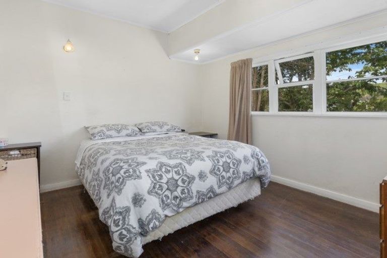 Photo of property in 5 Purser Grove, Fairfield, Lower Hutt, 5011