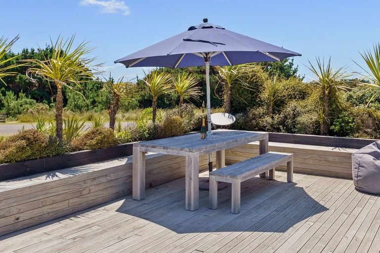 Photo of property in 47 Reay Mackay Grove, Waikawa Beach, Levin, 5573