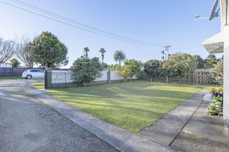 Photo of property in 1/35 Waterview Road West, Takanini, 2112