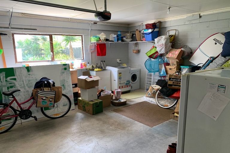 Photo of property in 2/75 Cliff View Drive, Green Bay, Auckland, 0604