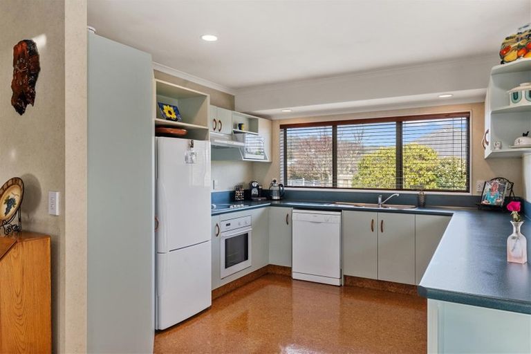 Photo of property in 44 Warwick Drive, Lynmore, Rotorua, 3010