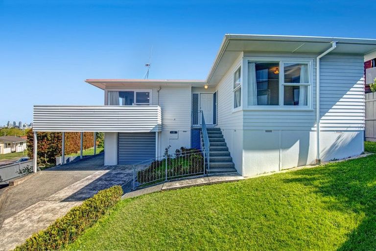 Photo of property in 1/56 Potter Avenue, Northcote, Auckland, 0627