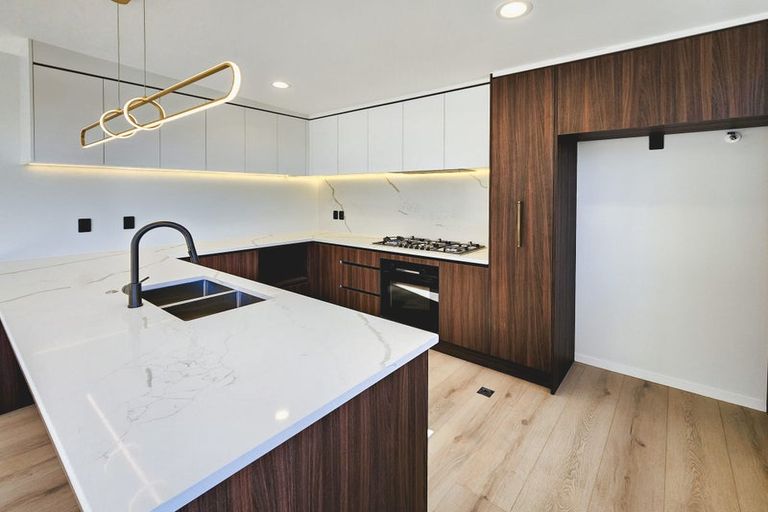 Photo of property in 2a Embling Place, Eastern Beach, Auckland, 2012