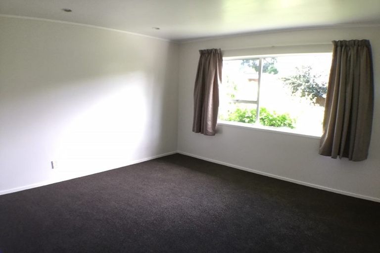 Photo of property in 2/27 Mannering Place, Hillcrest, Auckland, 0627