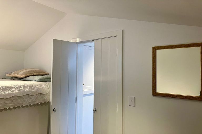 Photo of property in 129 Marine Parade, Seatoun, Wellington, 6022