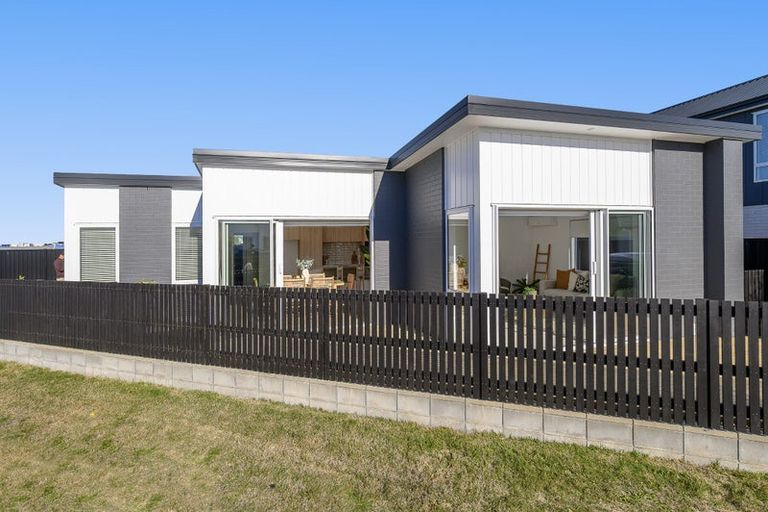 Photo of property in 15 Rehua Way, Papamoa, 3118