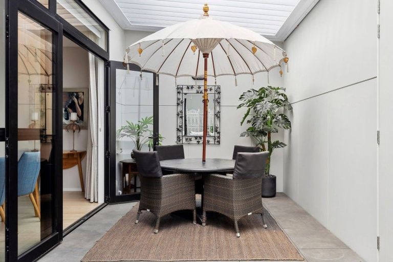 Photo of property in 204/86 Alpha Street, Cambridge, 3434