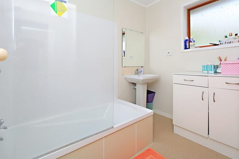 Photo of property in 2/21 Glenmore Road, Sunnyhills, Auckland, 2010