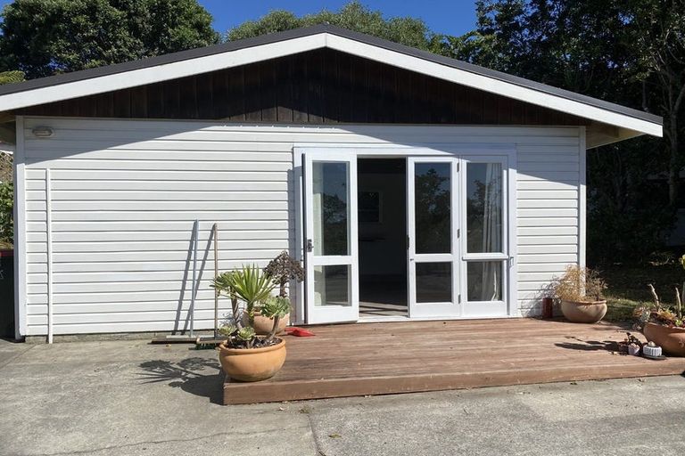 Photo of property in 6 Flaxmere Street, Waikanae Beach, Waikanae, 5036