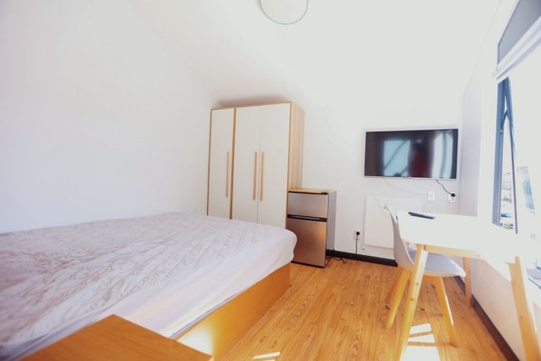 Photo of property in 6 Brookfield Avenue, Onehunga, Auckland, 1061