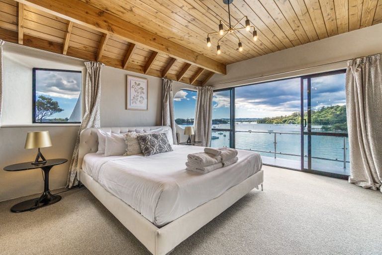 Photo of property in 105 Aeroview Drive, Beach Haven, Auckland, 0626