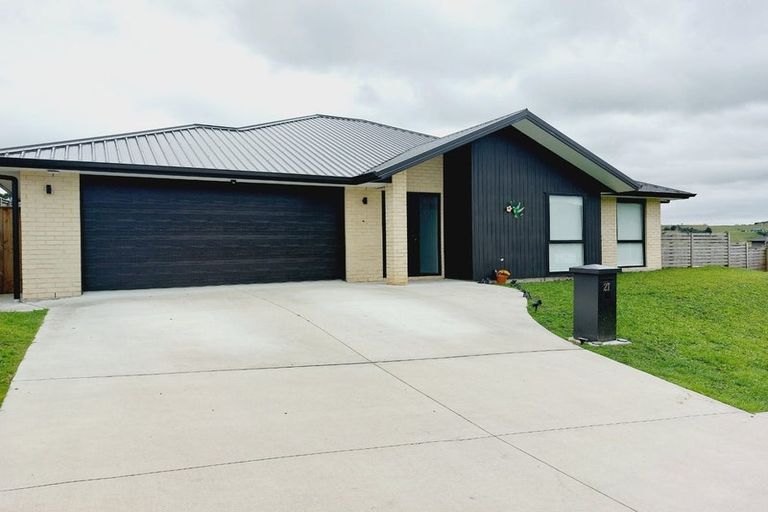 Photo of property in 27 Leathem Crescent, Pokeno, 2402
