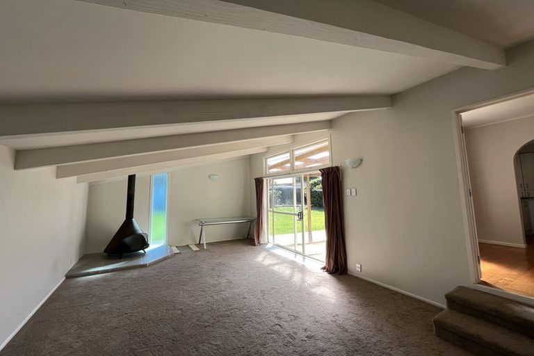 Photo of property in 109 Ennis Avenue, Pakuranga Heights, Auckland, 2010