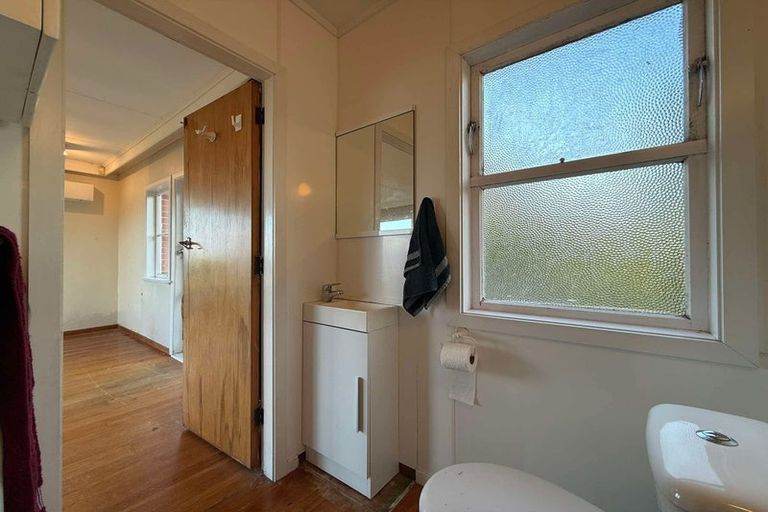 Photo of property in 17 Rakeiora Grove, Korokoro, Lower Hutt, 5012