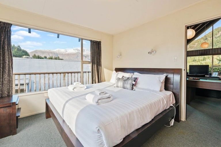 Photo of property in 21 Watts Road, Fernhill, Queenstown, 9300