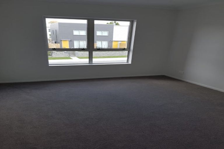 Photo of property in 9 Manutewhau Road, Massey, Auckland, 0614