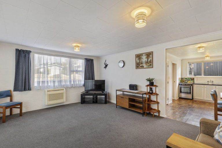 Photo of property in 6 Fairview Place, Westown, New Plymouth, 4310