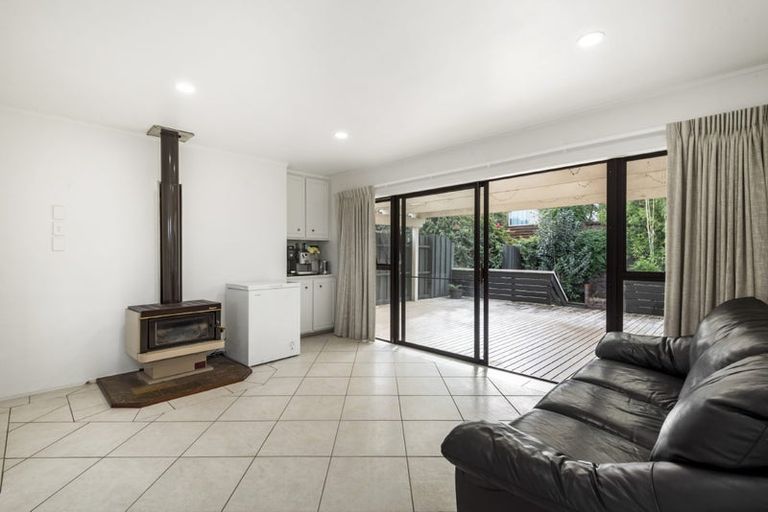 Photo of property in 3 Trevone Place, Forrest Hill, Auckland, 0620