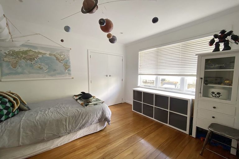 Photo of property in 8 Waipani Road, Te Atatu Peninsula, Auckland, 0610