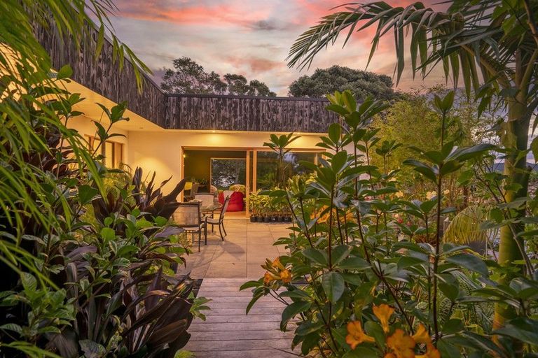 Photo of property in 6 Robinson Road, Whitianga, 3510