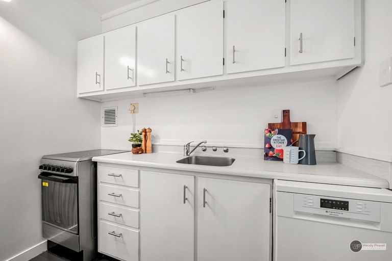 Photo of property in Hobson Court Flats, 47/70 Hobson Street, Thorndon, Wellington, 6011