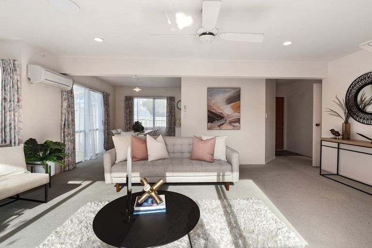 Photo of property in 2/2 School Road, Belmont, Auckland, 0622