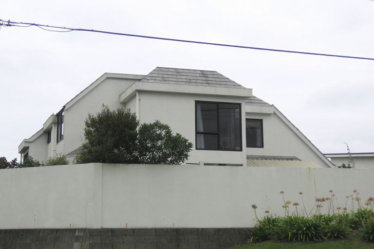 Photo of property in 136 Seaview Road, Paraparaumu Beach, Paraparaumu, 5032