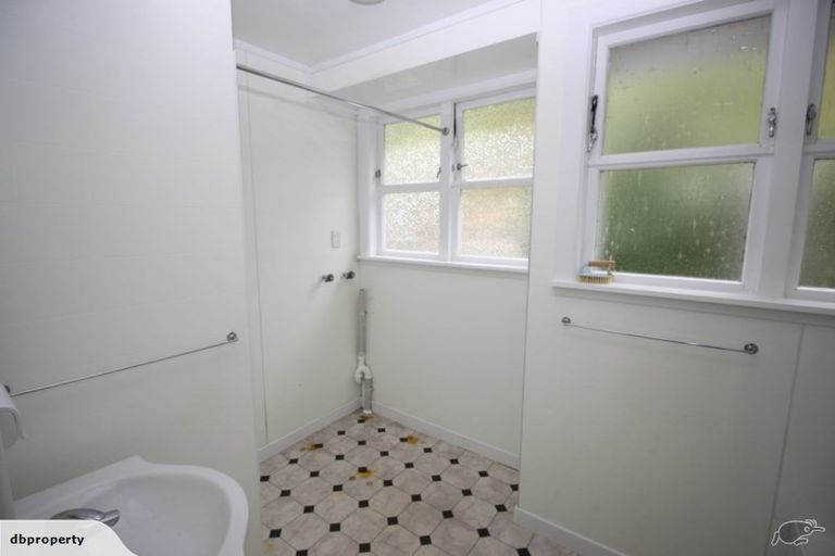 Photo of property in 47 Link Road, Newlands, Wellington, 6037