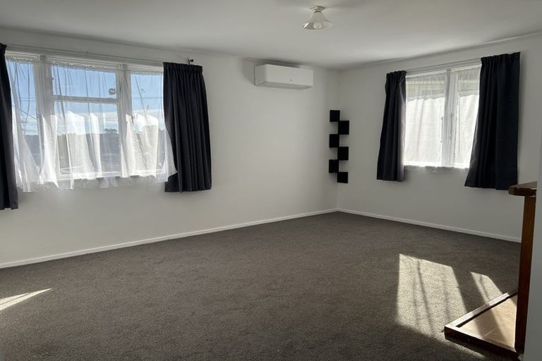 Photo of property in 9 Berkshire Grove, Cannons Creek, Porirua, 5024