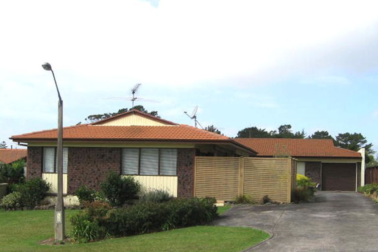 Photo of property in 1 Jenelin Road, Glendene, Auckland, 0602