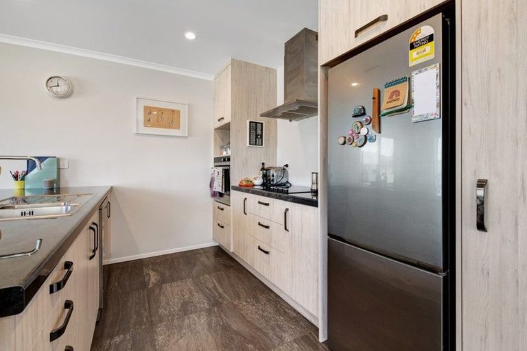 Photo of property in 19 Rauta Way, Helensville, 0800