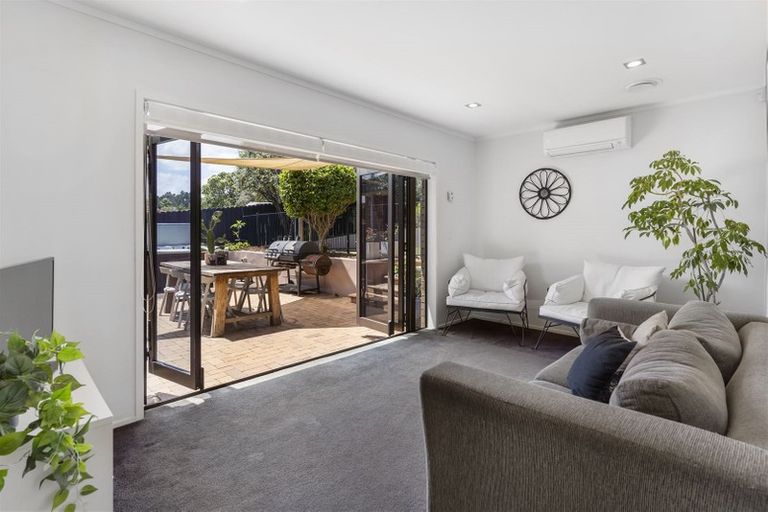 Photo of property in 70 Golfland Drive, Golflands, Auckland, 2013