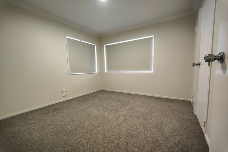Photo of property in 12 Mediterranean Way, Goodwood Heights, Auckland, 2105