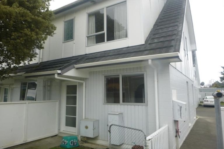 Photo of property in 4d Flock Grove, Fairfield, Lower Hutt, 5011