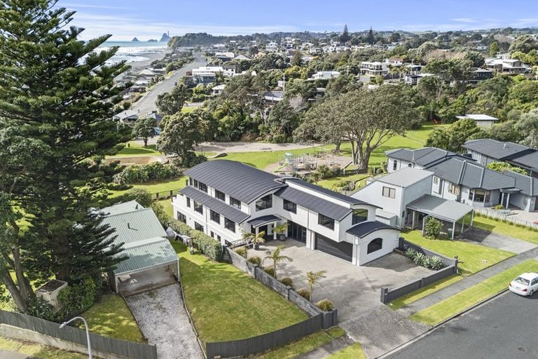 Photo of property in 1 Arden Place, Oakura, 4314