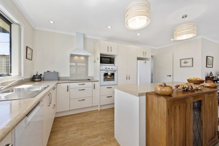 Photo of property in 3b Oxford Crescent, Ebdentown, Upper Hutt, 5018