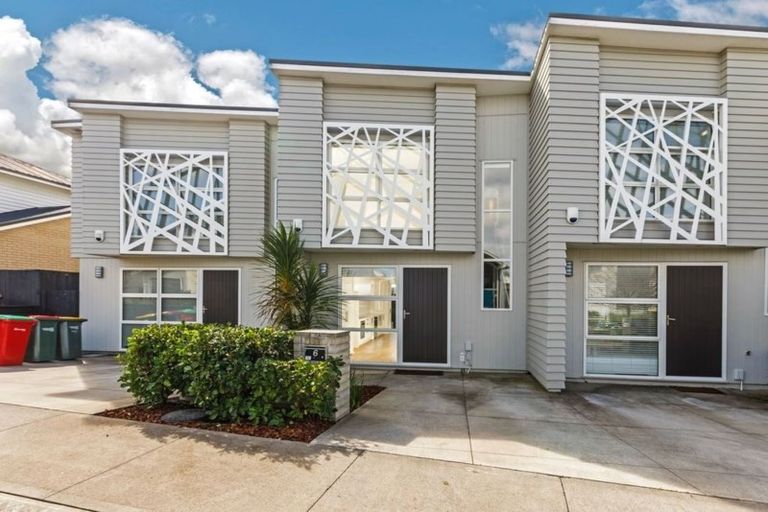 Photo of property in 6 Touhou Road, Hobsonville, Auckland, 0616