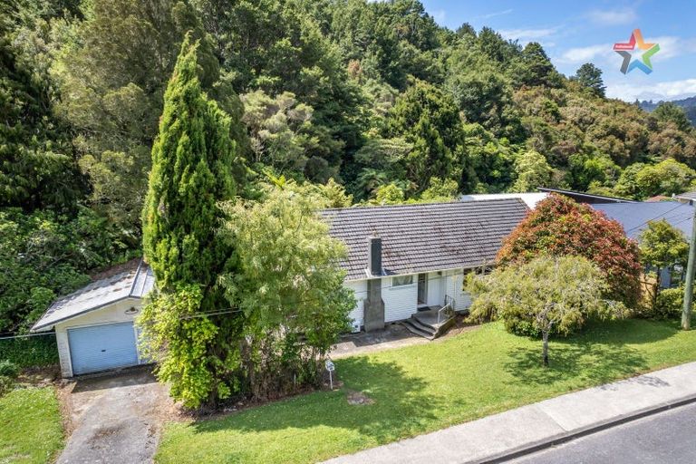 Photo of property in 76 Raukawa Street, Stokes Valley, Lower Hutt, 5019