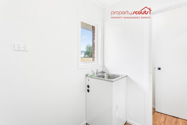 Photo of property in 16 Serjeant Street, Henderson, Auckland, 0612