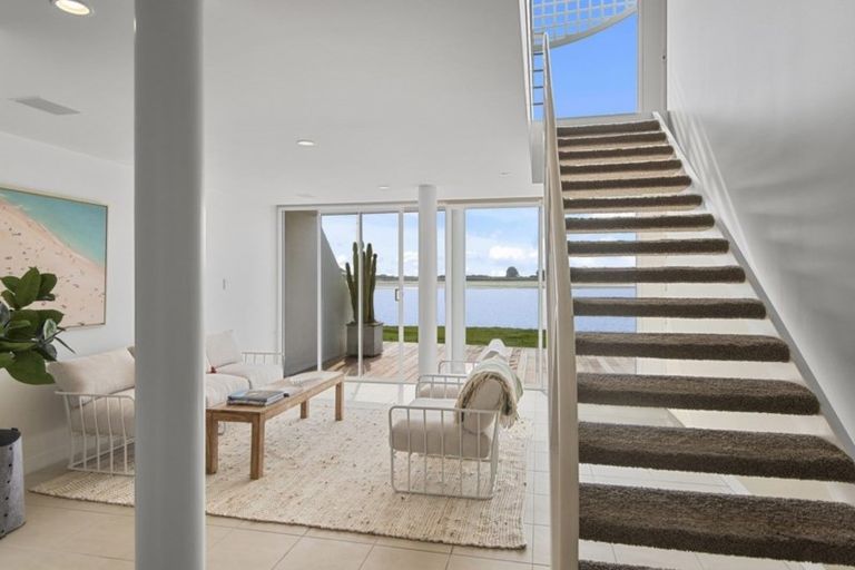 Photo of property in 135 Main Road, Redcliffs, Christchurch, 8081