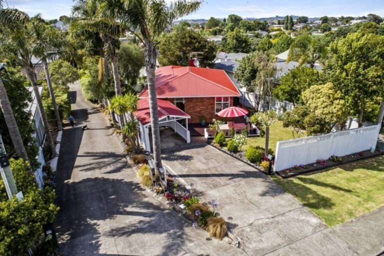 Photo of property in 2/6 Patons Road, Howick, Auckland, 2014