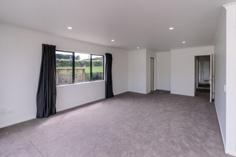Photo of property in 37 Waikawa Beach Road, Manakau, Levin, 5573