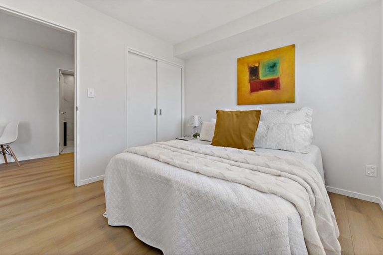 Photo of property in 20 Mara Way, Sunnyvale, Auckland, 0612