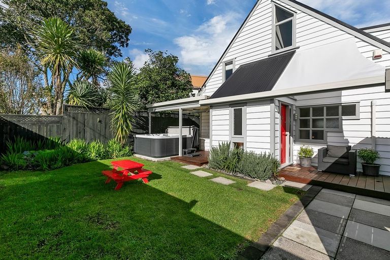 Photo of property in 1/33 Beach Haven Road, Beach Haven, Auckland, 0626