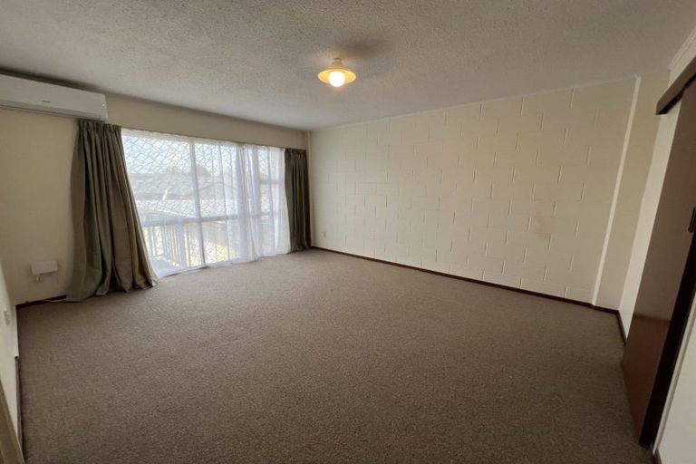 Photo of property in 6 Tiraumea Street, Palmerston North, 4410