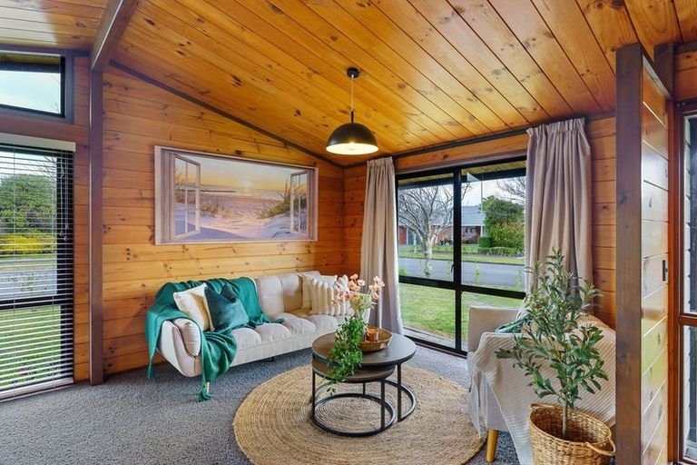 Photo of property in 21 Awanui Drive, Waikanae, 5036